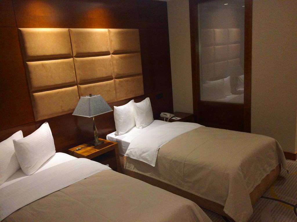 Royal Plaza Hotel And Casino 卡普恰盖 客房 照片