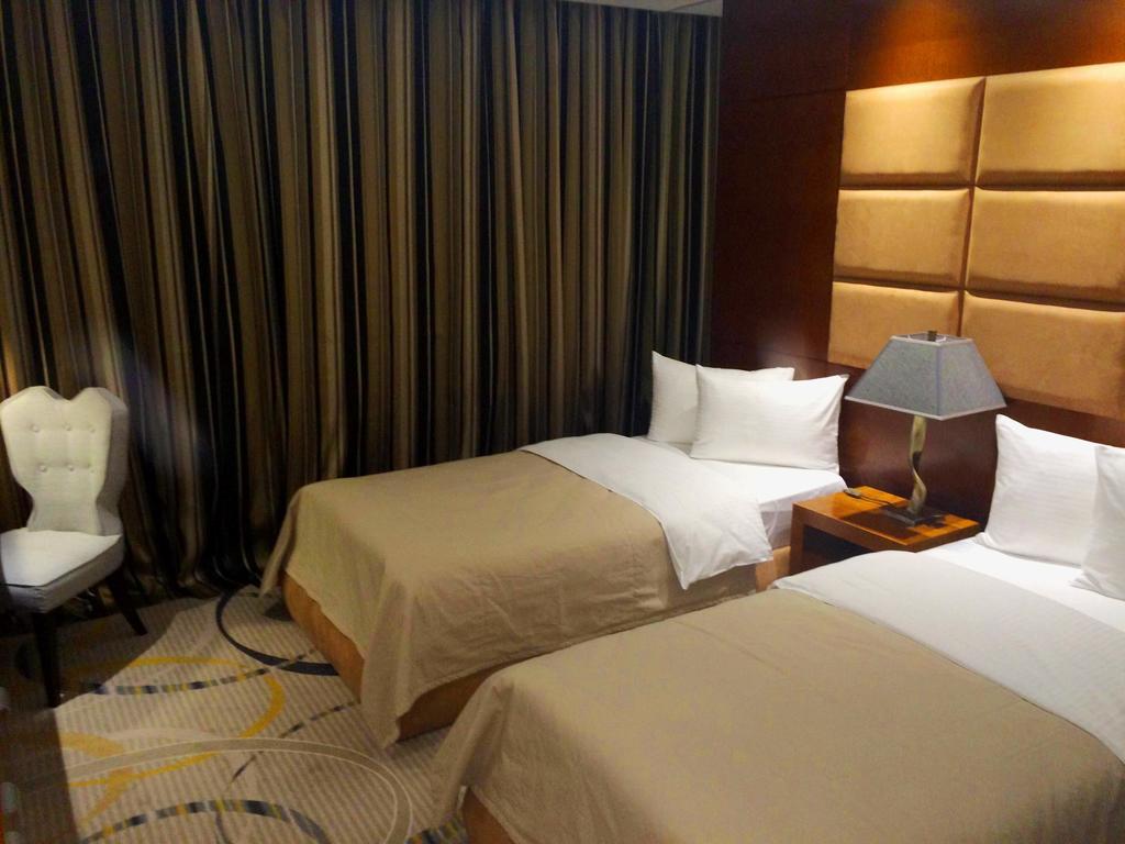 Royal Plaza Hotel And Casino 卡普恰盖 客房 照片