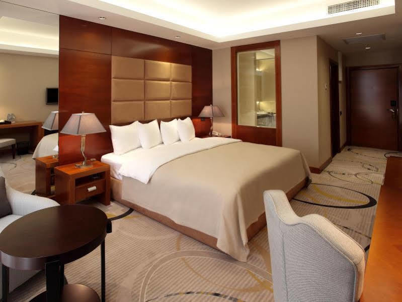 Royal Plaza Hotel And Casino 卡普恰盖 外观 照片